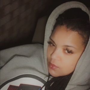 Meet your Posher, Crystal